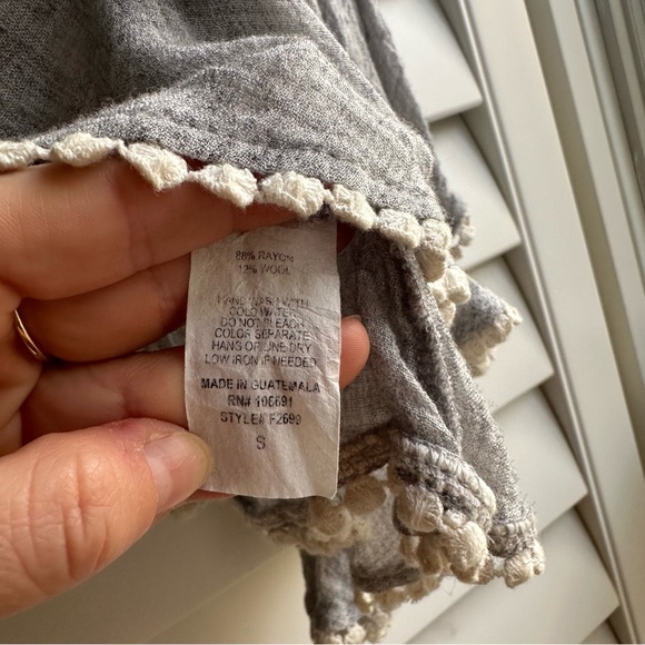 Grey Flowy Top - Picture 4 of 4